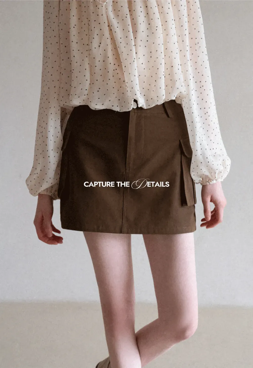 Short skirt with side pocket and structured waist