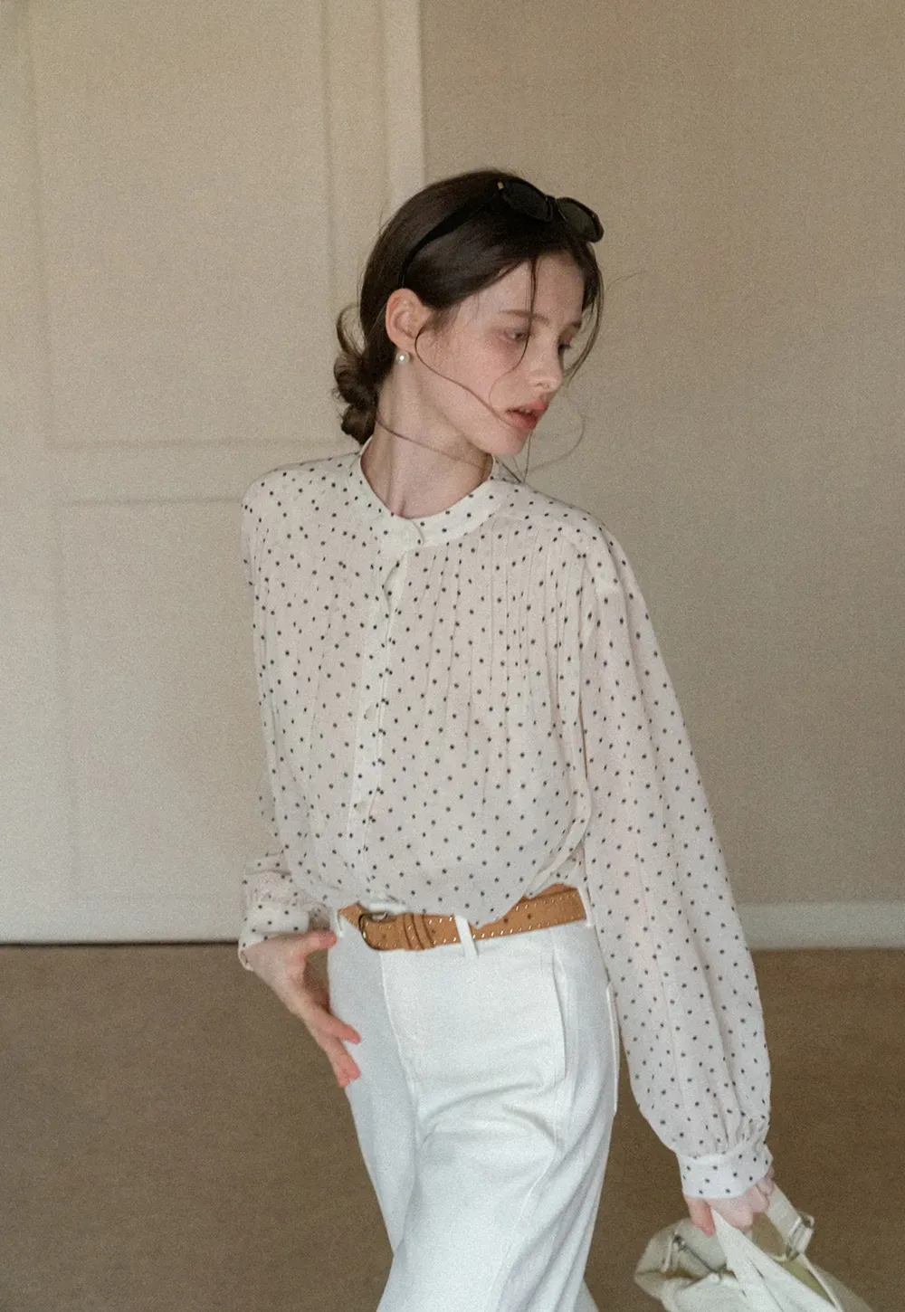 Elegant Blouse with Delicate Dot Pattern and Puffed Sleeves