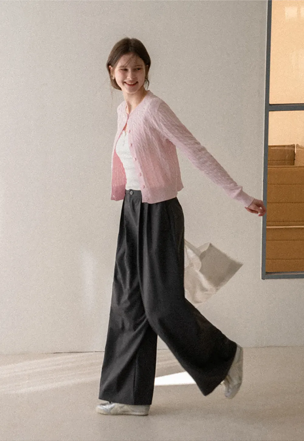 Wide leg pleated casual pants with front pockets