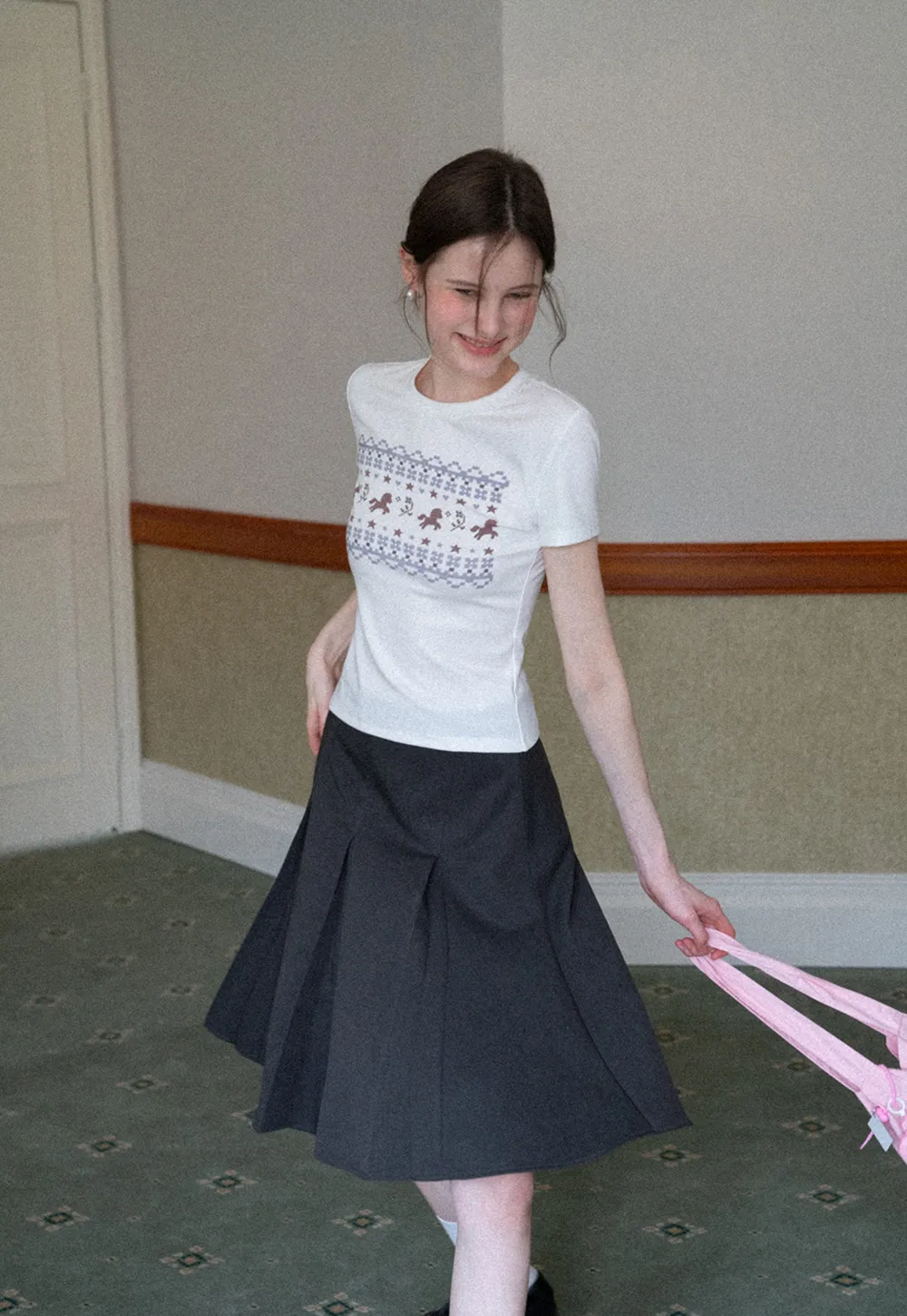 Short sleeve t shirt with embroidered pattern band