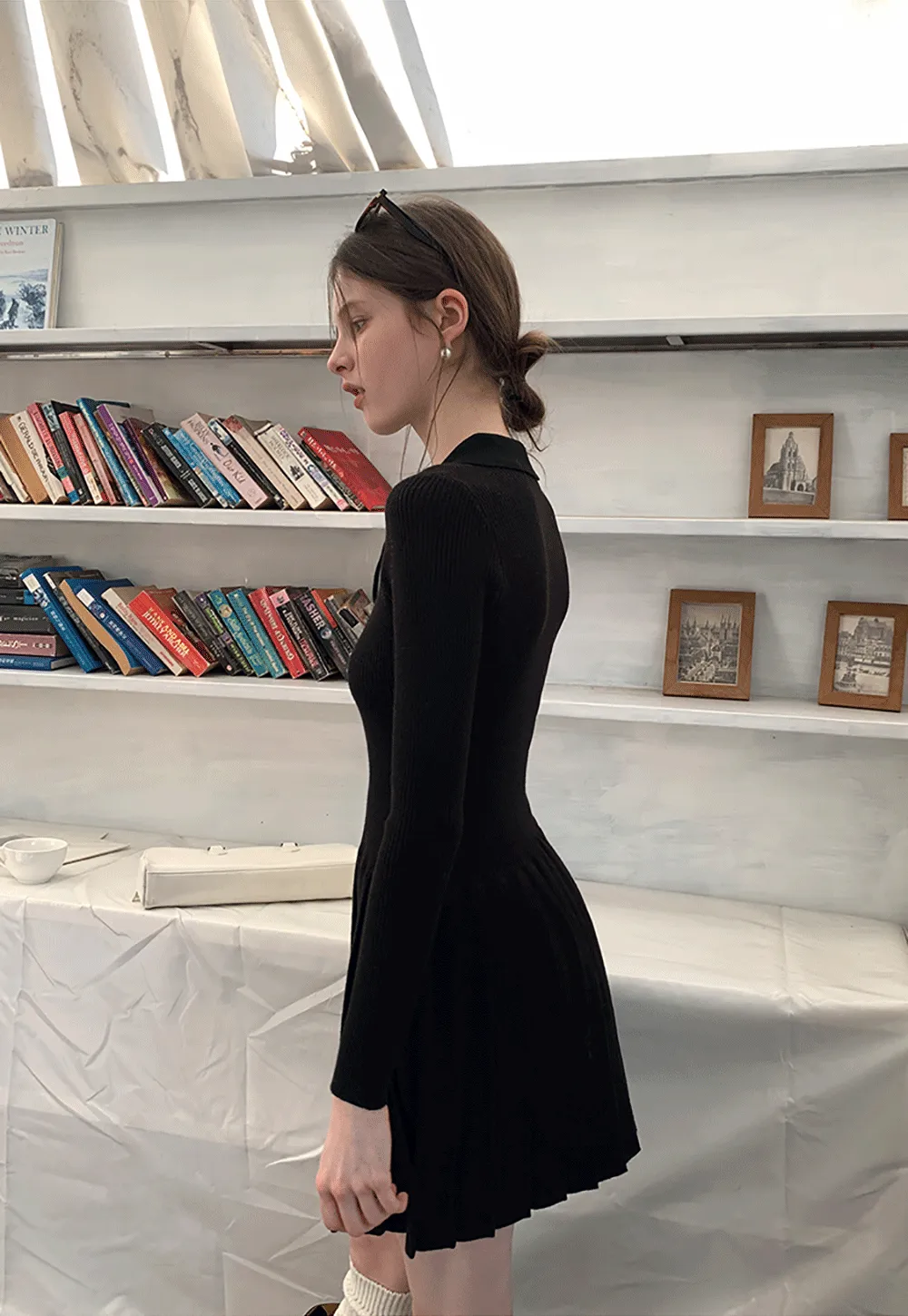 Elegant Knit Dress with Bow Detail and Flared Hem