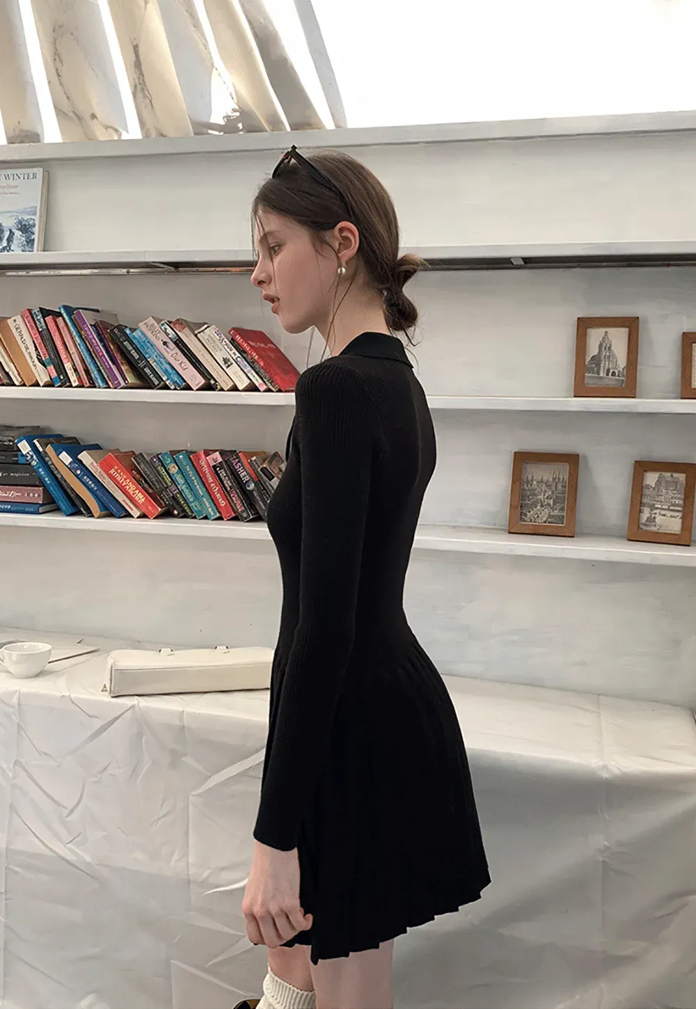 Elegant Knit Dress with Bow Detail and Flared Hem