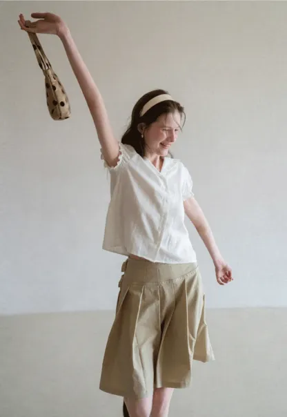 Short Sleeve Shirt with Collar and Button Front