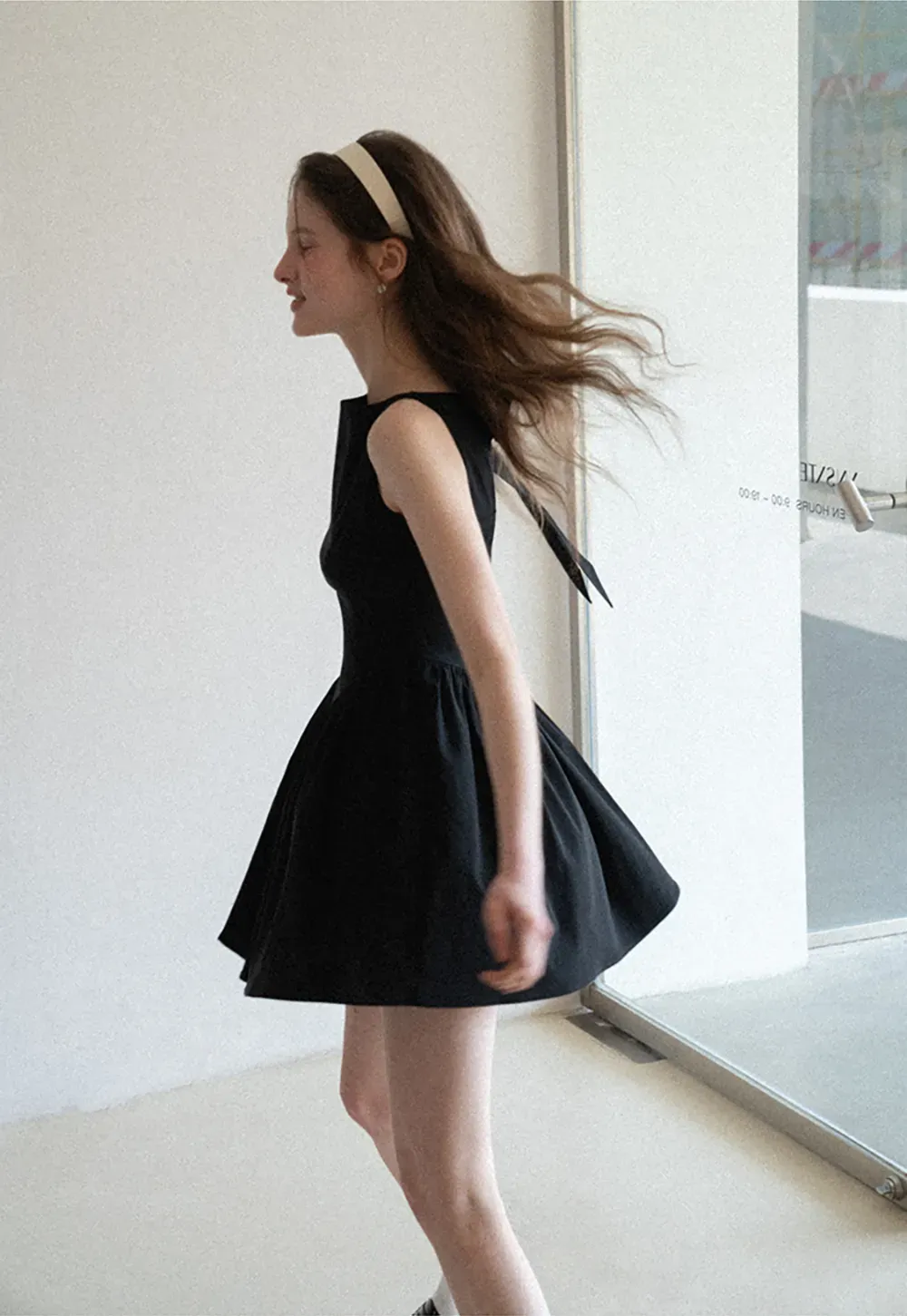 Sleeveless dress with back bow detail