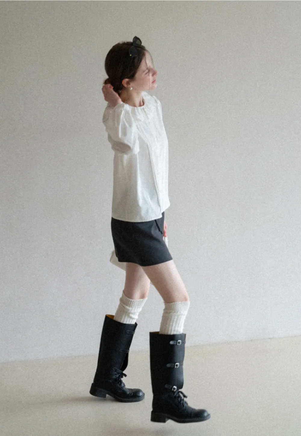 Elegant Blouse with Ruffled Collar and Pintuck Detail