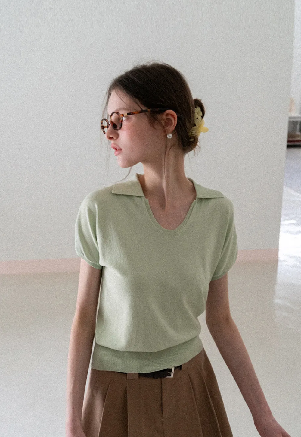 V Neck Short Sleeve Knit Sweater with Collar