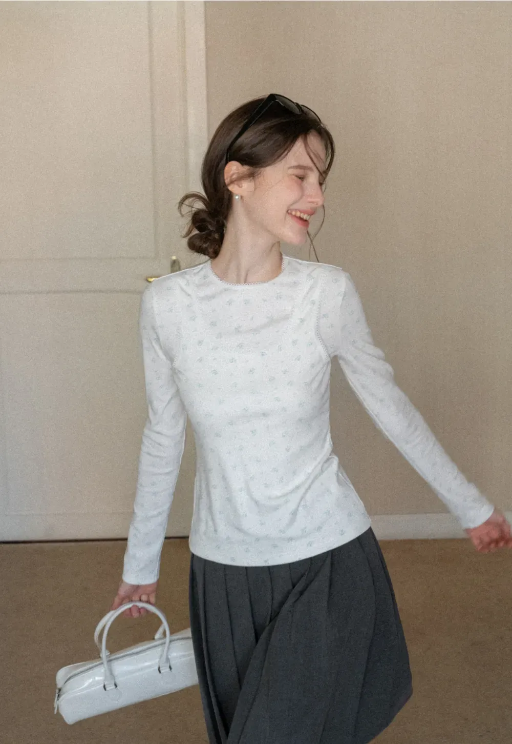 Elegant pleated midi skirt with high waist design