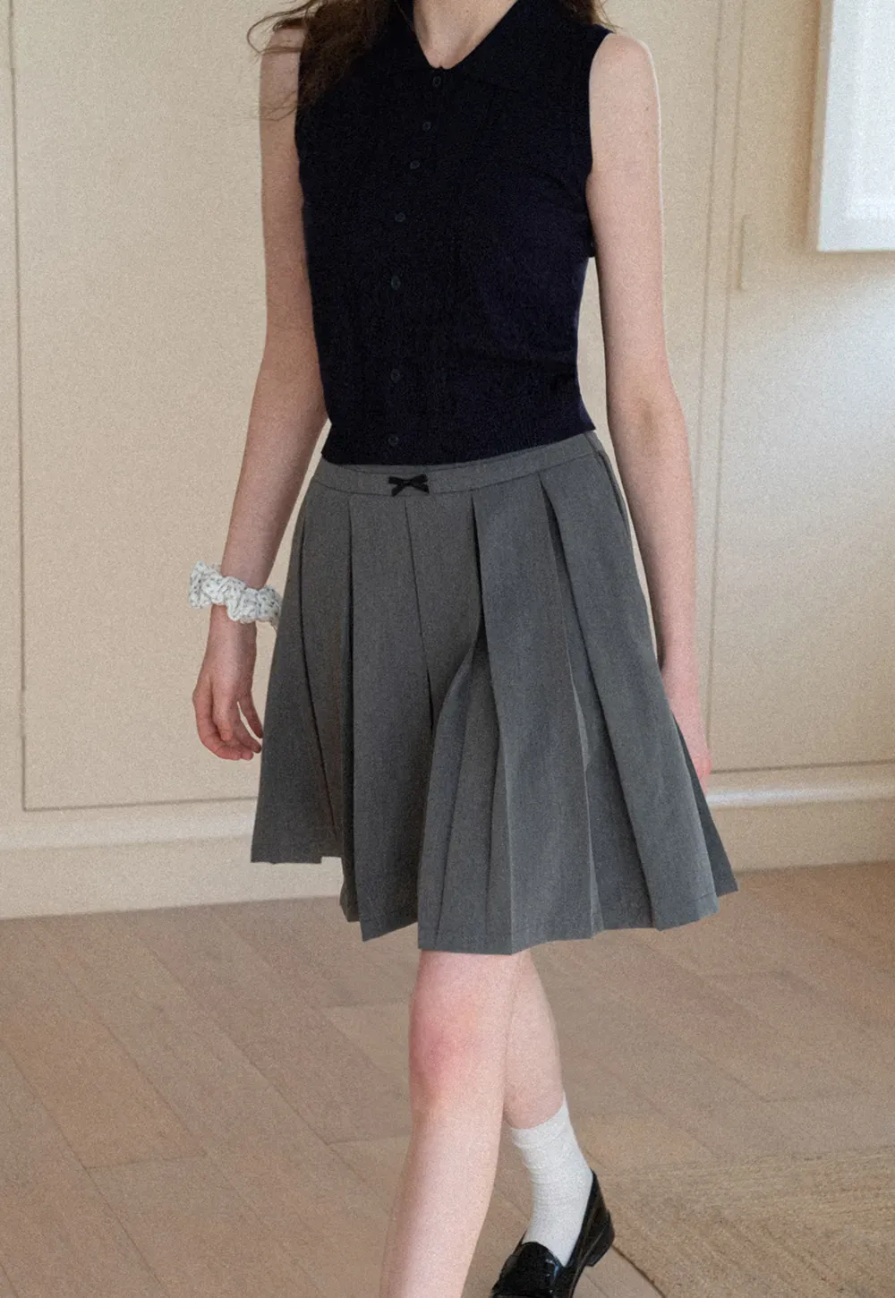 Pleated skirt with front bow detail