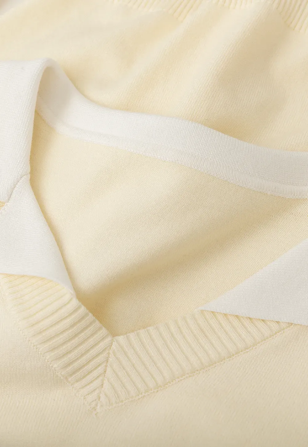 V Neck Knit Sweater with Contrast Collar