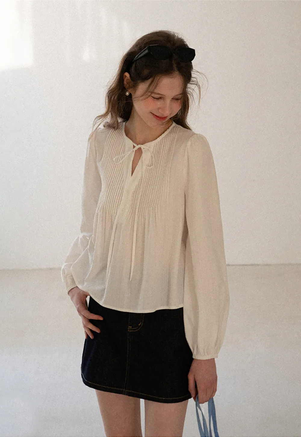 Pleated blouse with tie neck and long sleeves
