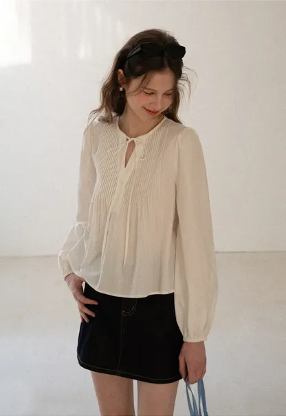 Pleated blouse with tie neck and long sleeves