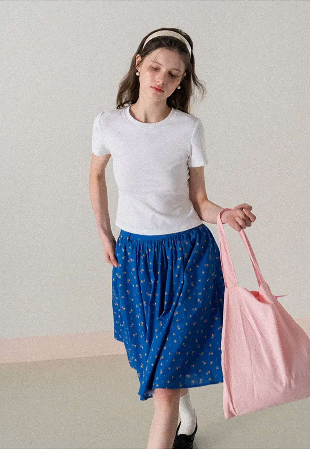 A-line skirt with floral print and elastic waist
