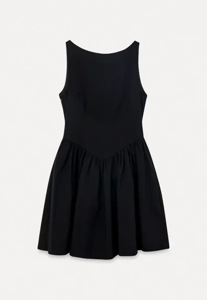 Sleeveless dress with back bow detail