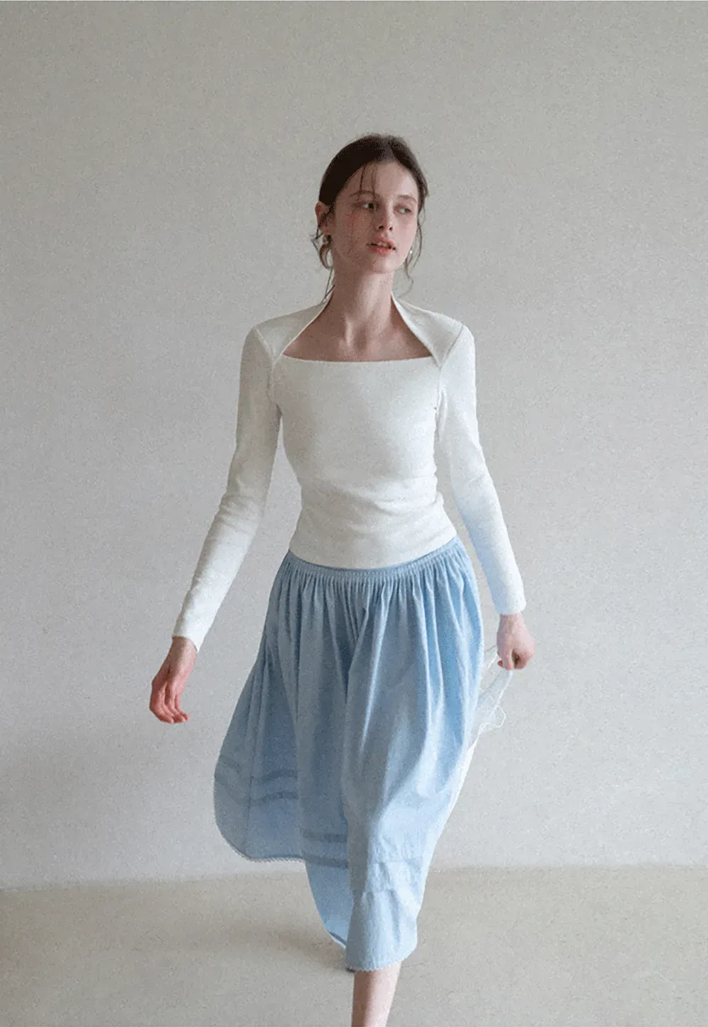 Lightweight pleated midi skirt with elastic waist