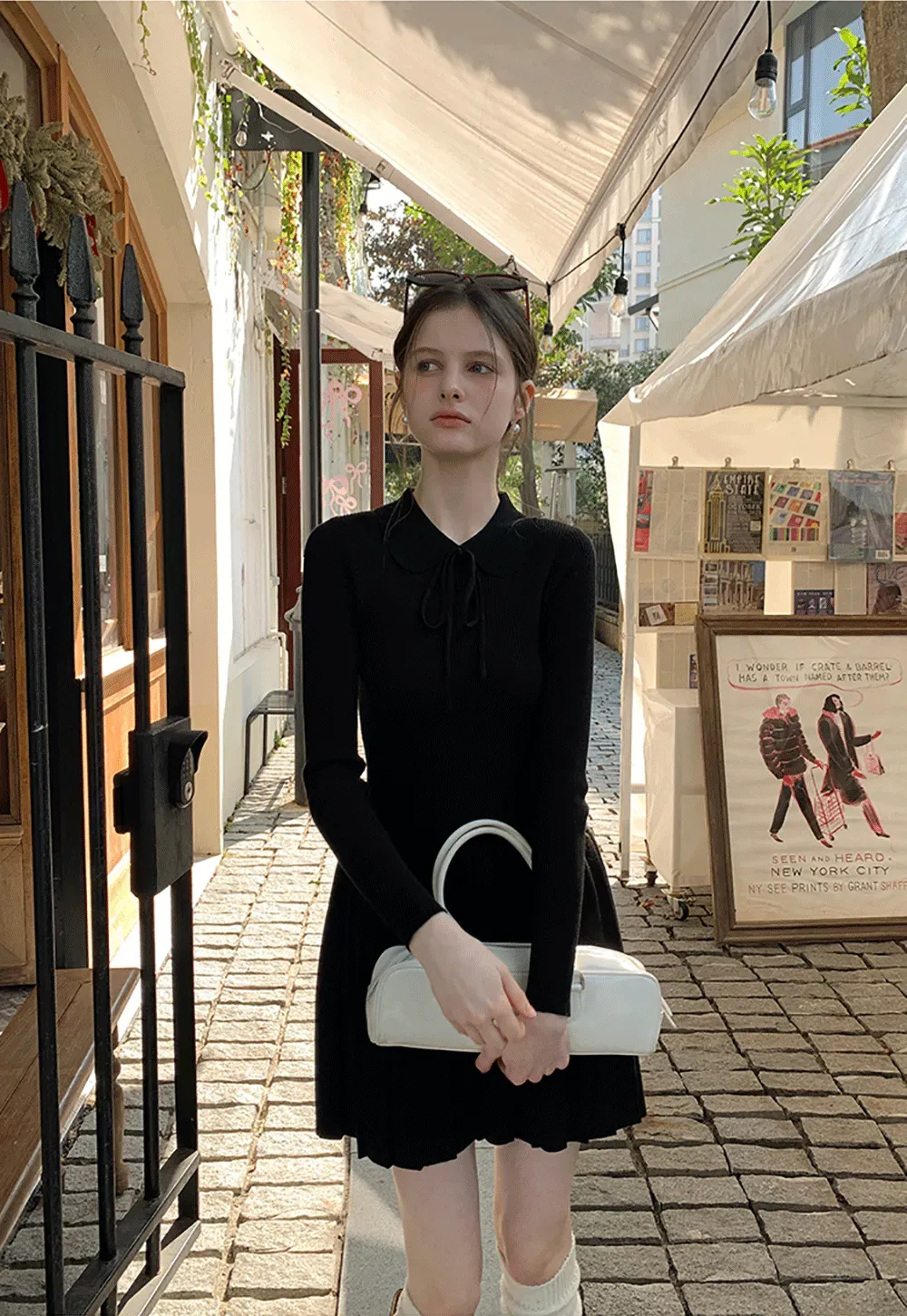 Elegant Knit Dress with Bow Detail and Flared Hem