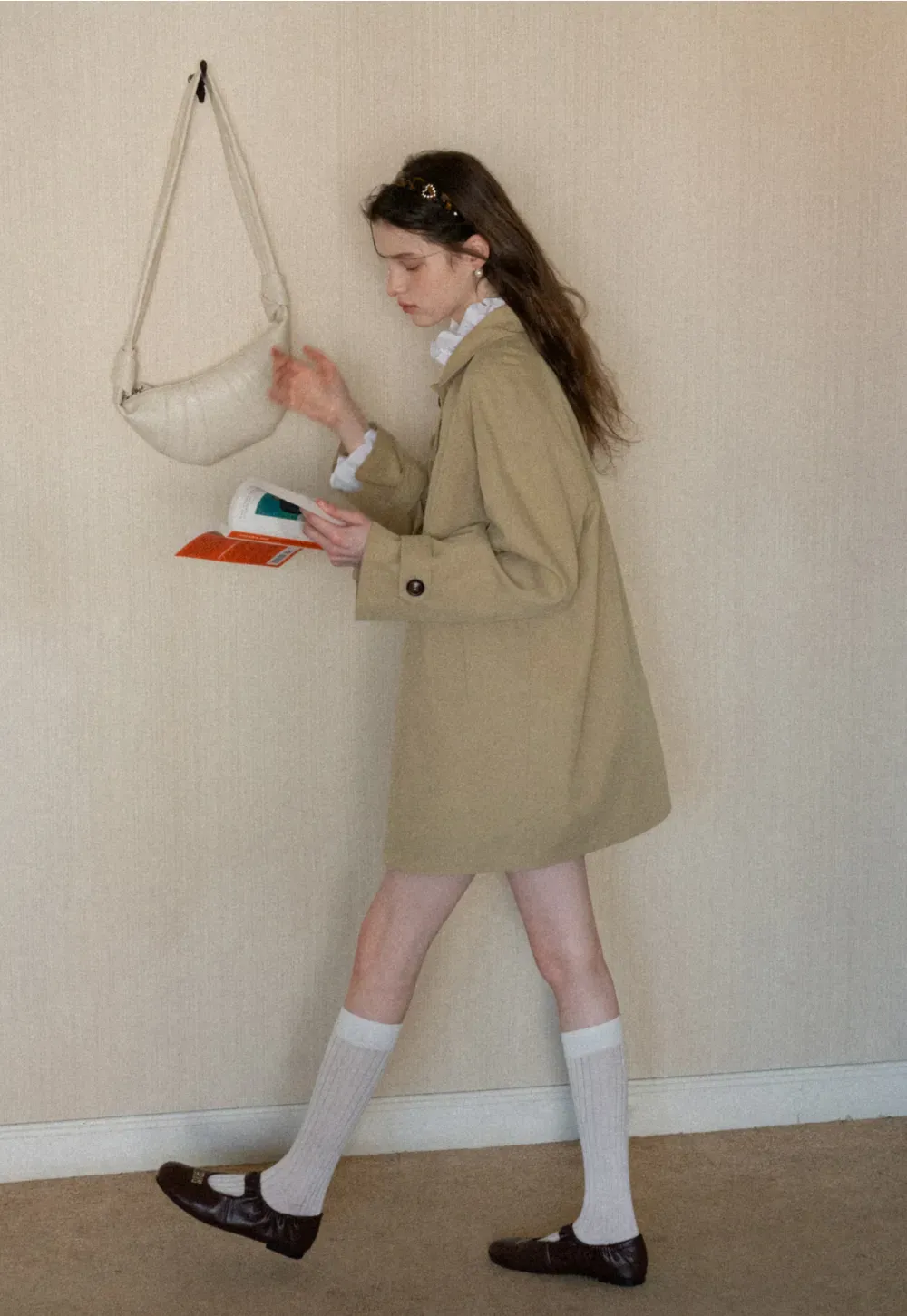 Elegant Trench Coat with Button Detailing and Pockets