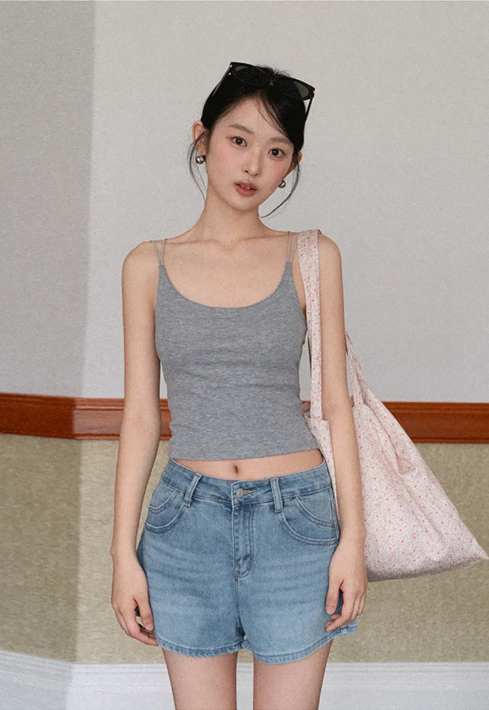 Thin strap scoop neck fitted tank top