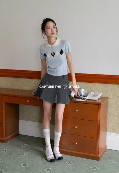 Knitted Short Sleeve Sweater with Collar and Diamond Pattern