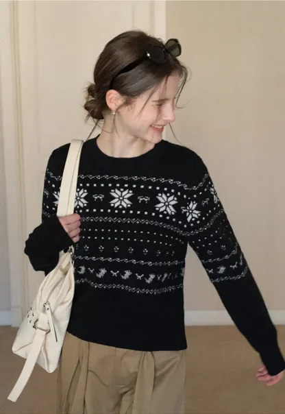 Winter Snowflake Knit Sweater with Round Neck Design