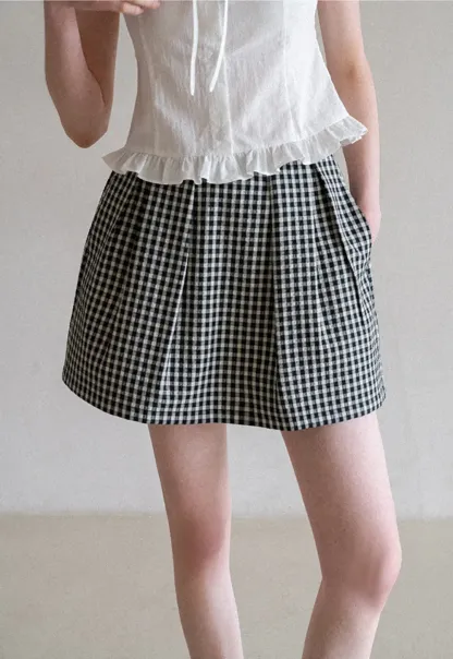 Plaid skirt with pleats and ruffled top