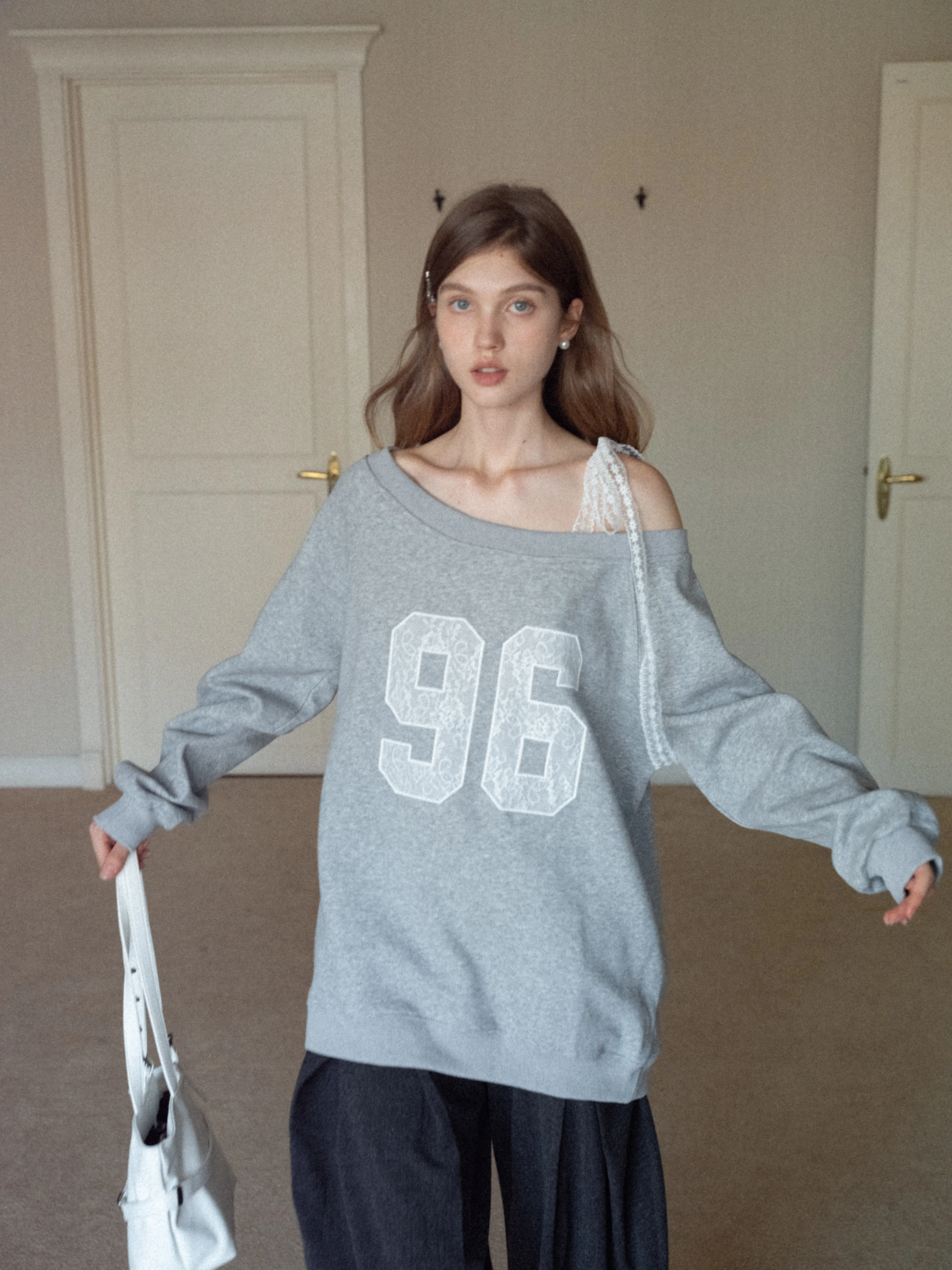 【DIANTÉ】 LOGO OFF-SHOULDER SWEAT TOPS DIANTÉ】 LOGO OFF-SHOULDER SWEAT TOPS CARB-YD615-NVY-22HOL-Off-