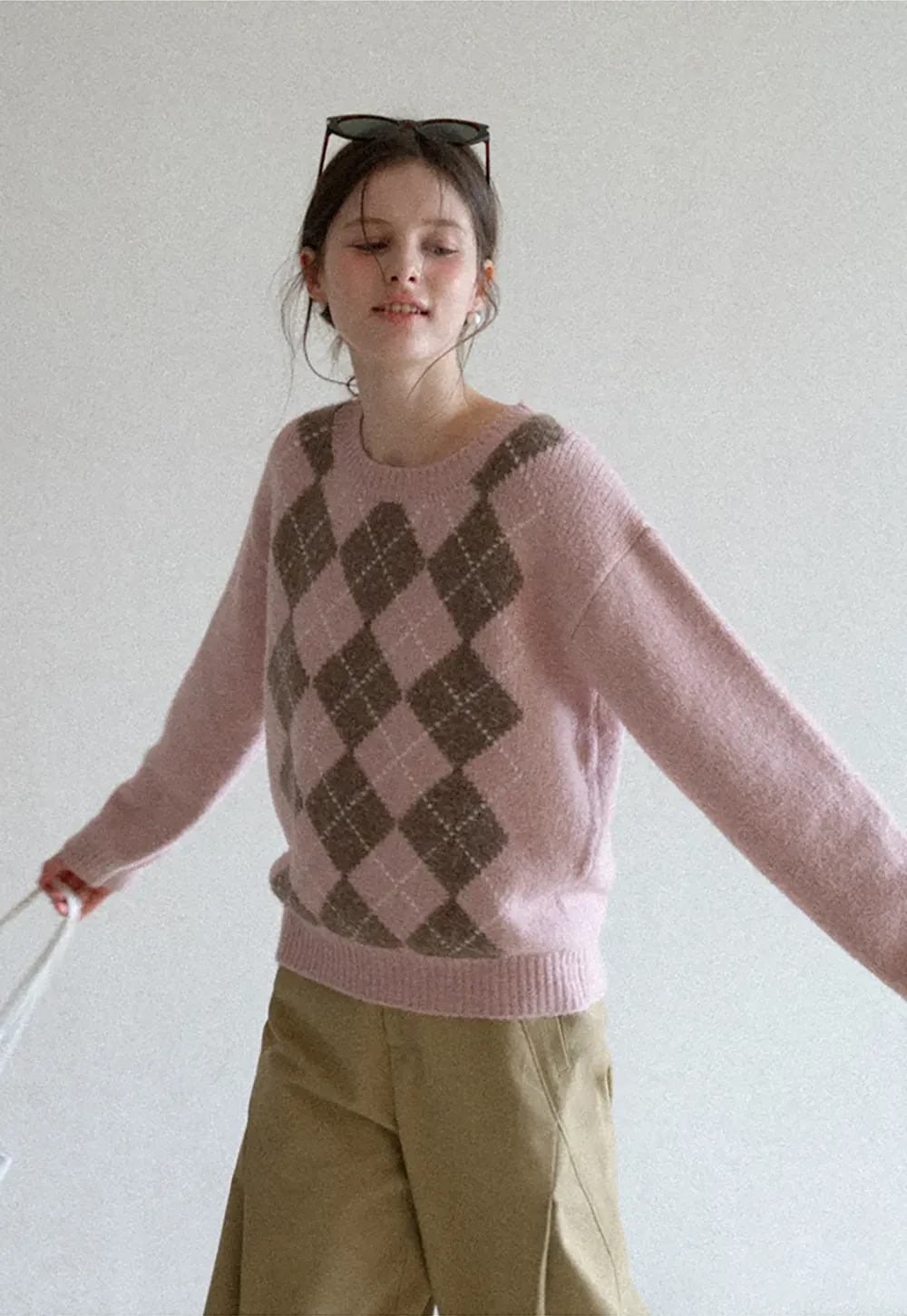 Classic diamond pattern wool knit sweater for casual wear