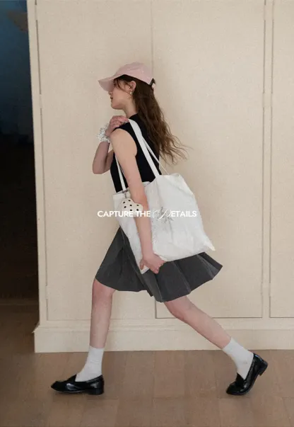 Sleeveless Knit Top with Collar and Buttons