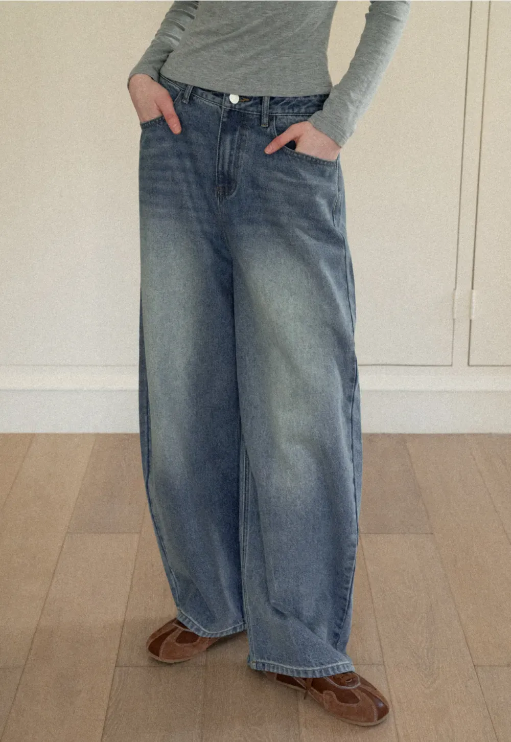 wide leg denim jeans with high waist design