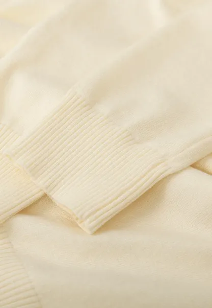 V Neck Knit Sweater with Contrast Collar