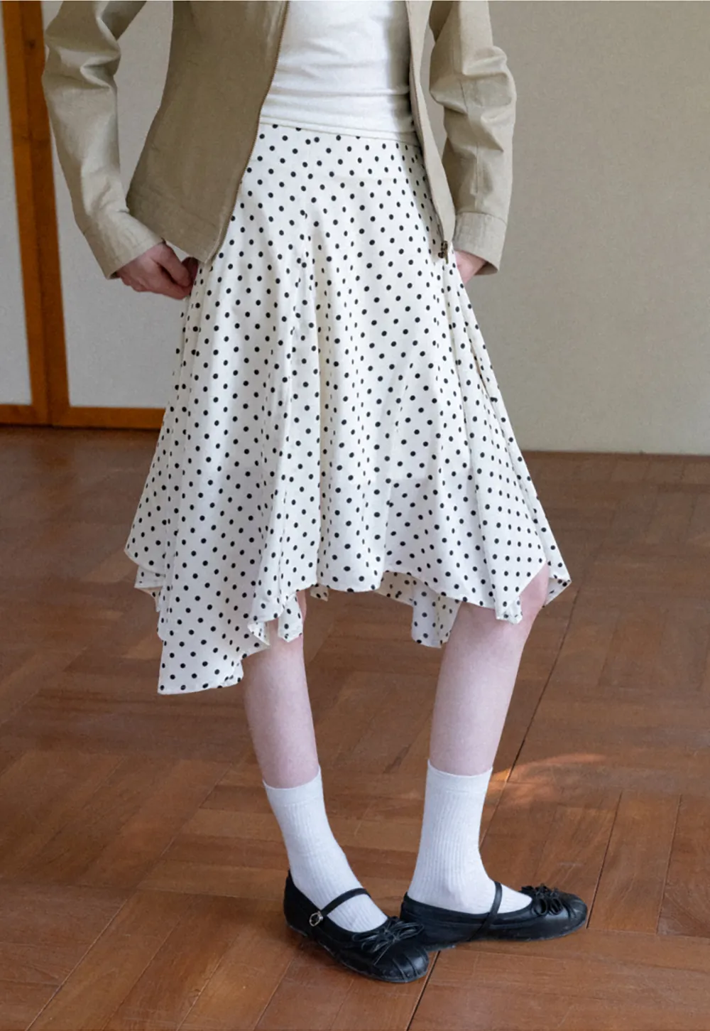 Polka dot asymmetrical hem skirt with pleats