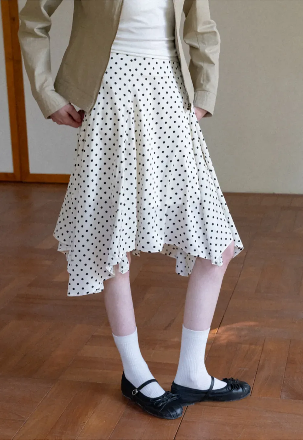 Polka dot asymmetrical hem skirt with pleats