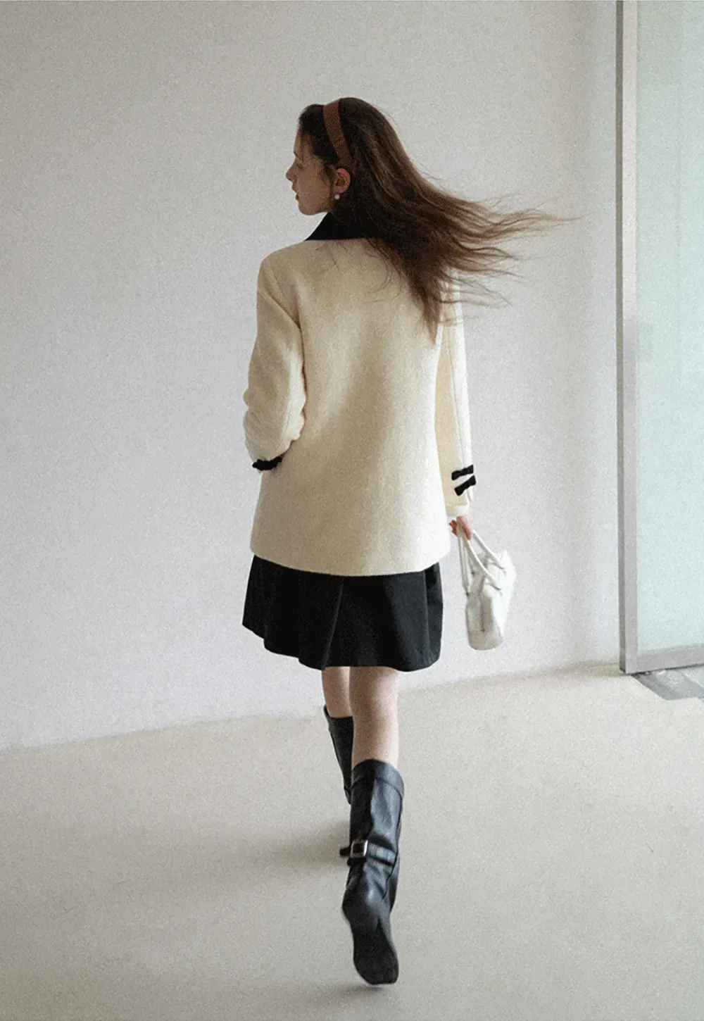 Elegant Wool Coat with Bow Detail and Contrasting Collar