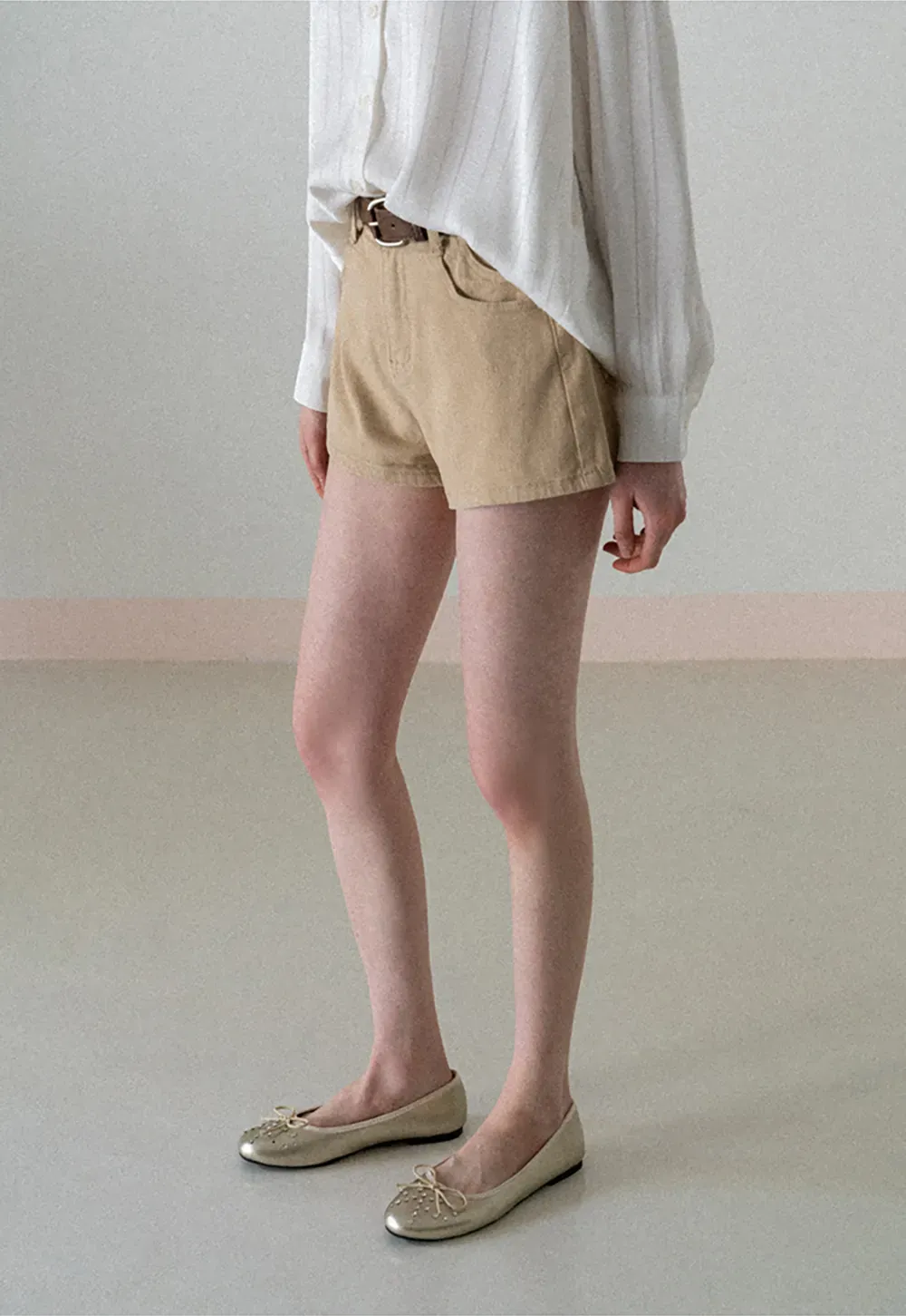 High waist denim shorts with belt loop and front pockets