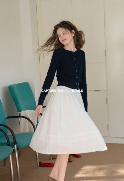 Lightweight pleated midi skirt with elastic waist