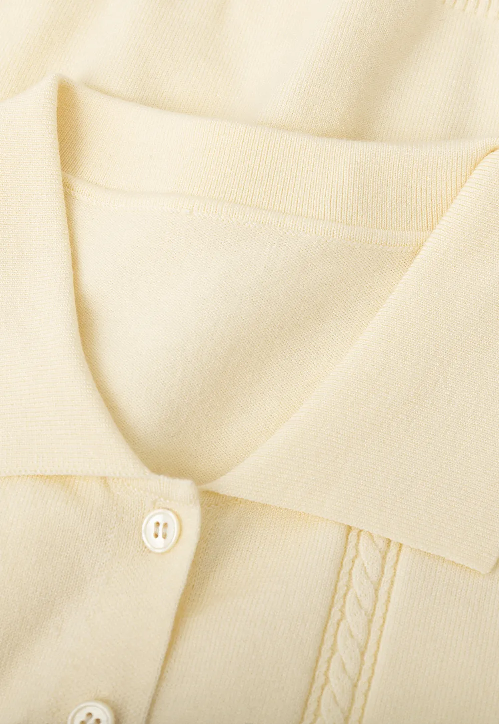 Sleeveless Knit Top with Collar and Buttons