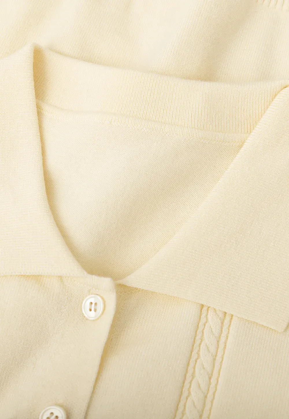 Sleeveless Knit Top with Collar and Buttons