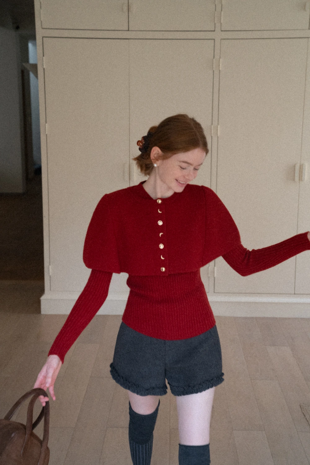 Cropped Buttoned Cape with V-Neck Fitted Thick Knit Sweater