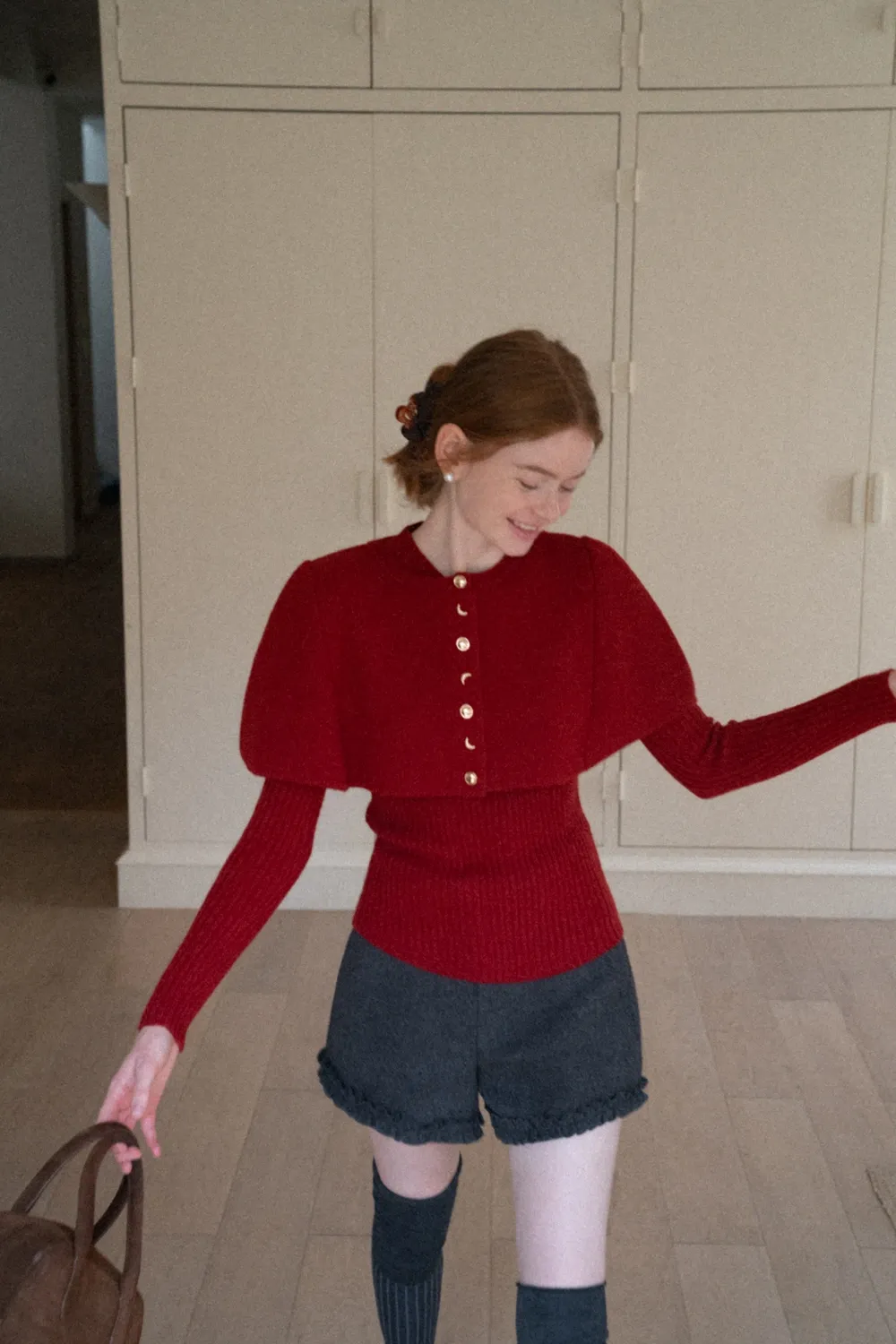 Cropped Buttoned Cape with V-Neck Fitted Thick Knit Sweater