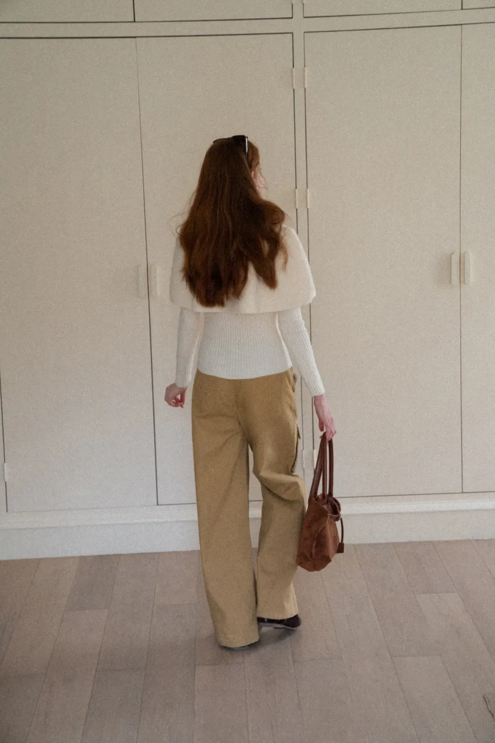 Cropped Buttoned Cape with V-Neck Fitted Thick Knit Sweater