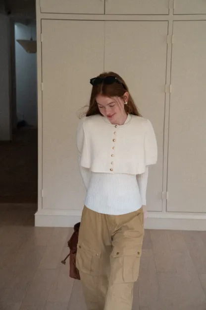 Cropped Buttoned Cape with V-Neck Fitted Thick Knit Sweater