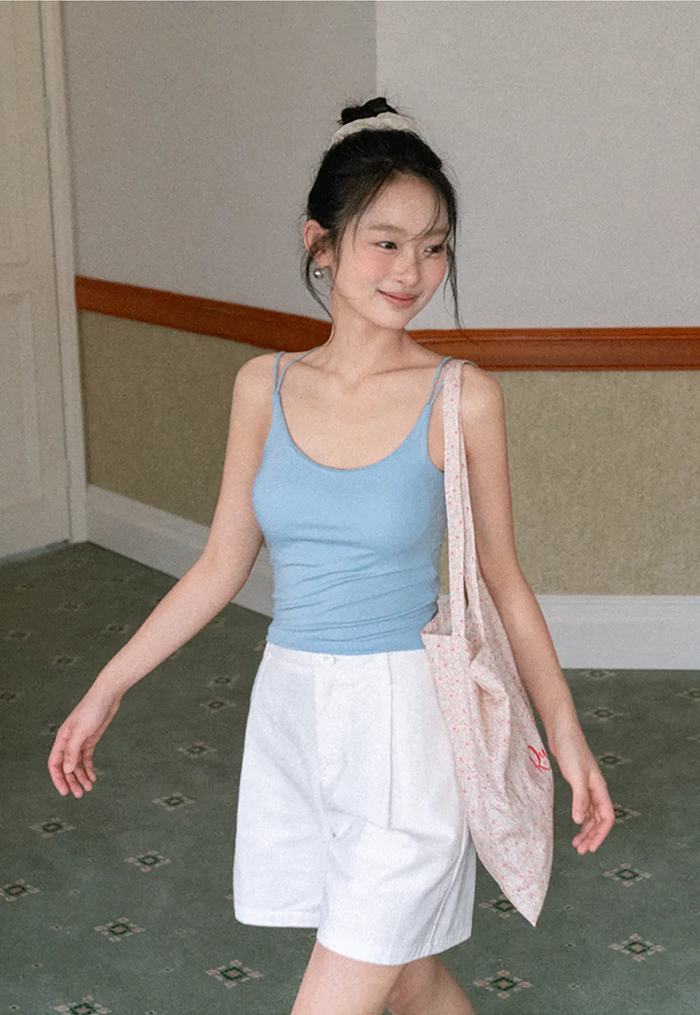 Thin strap scoop neck fitted tank top