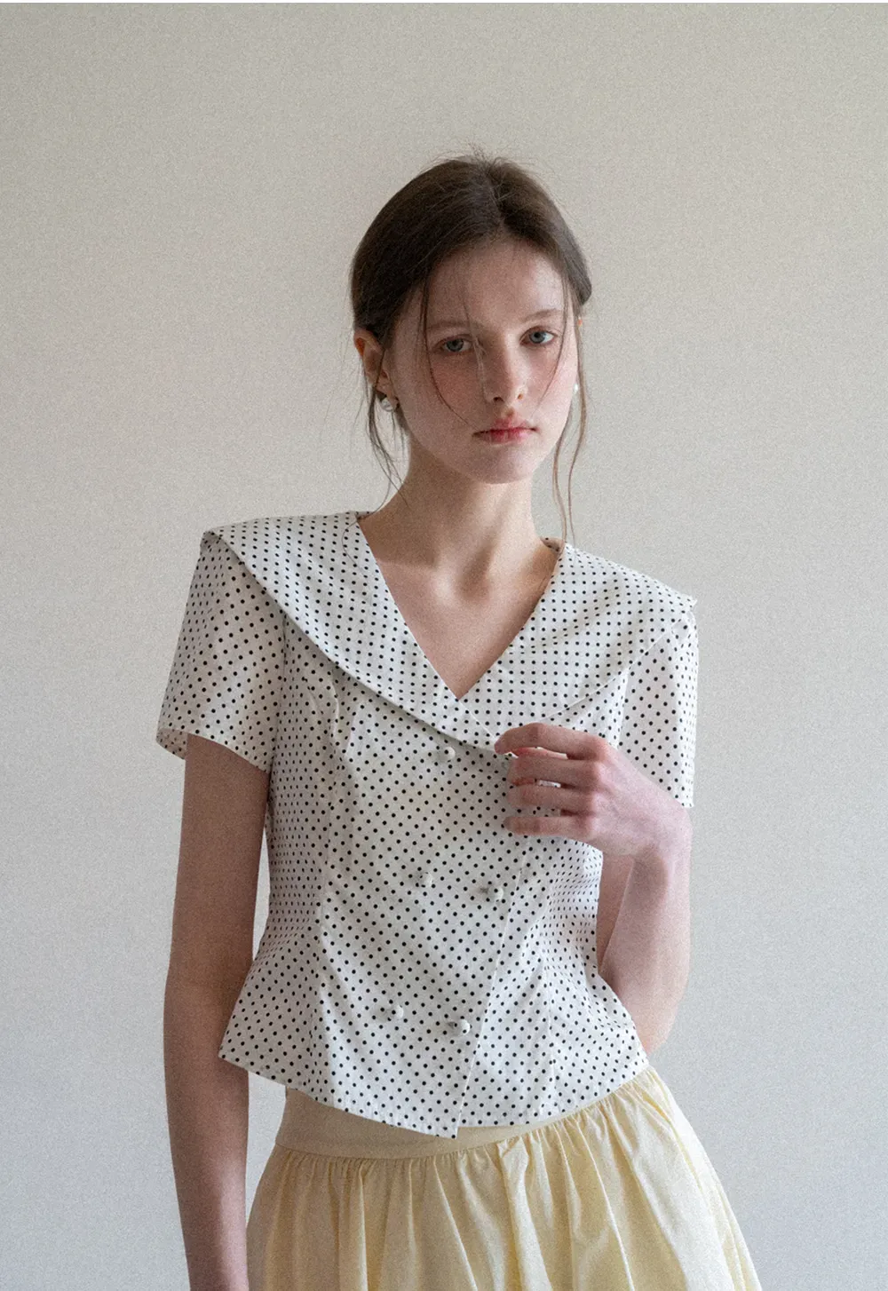 Polka dot short sleeve shirt with collar and buttons