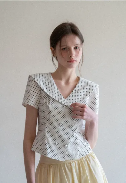 Polka dot short sleeve shirt with collar and buttons