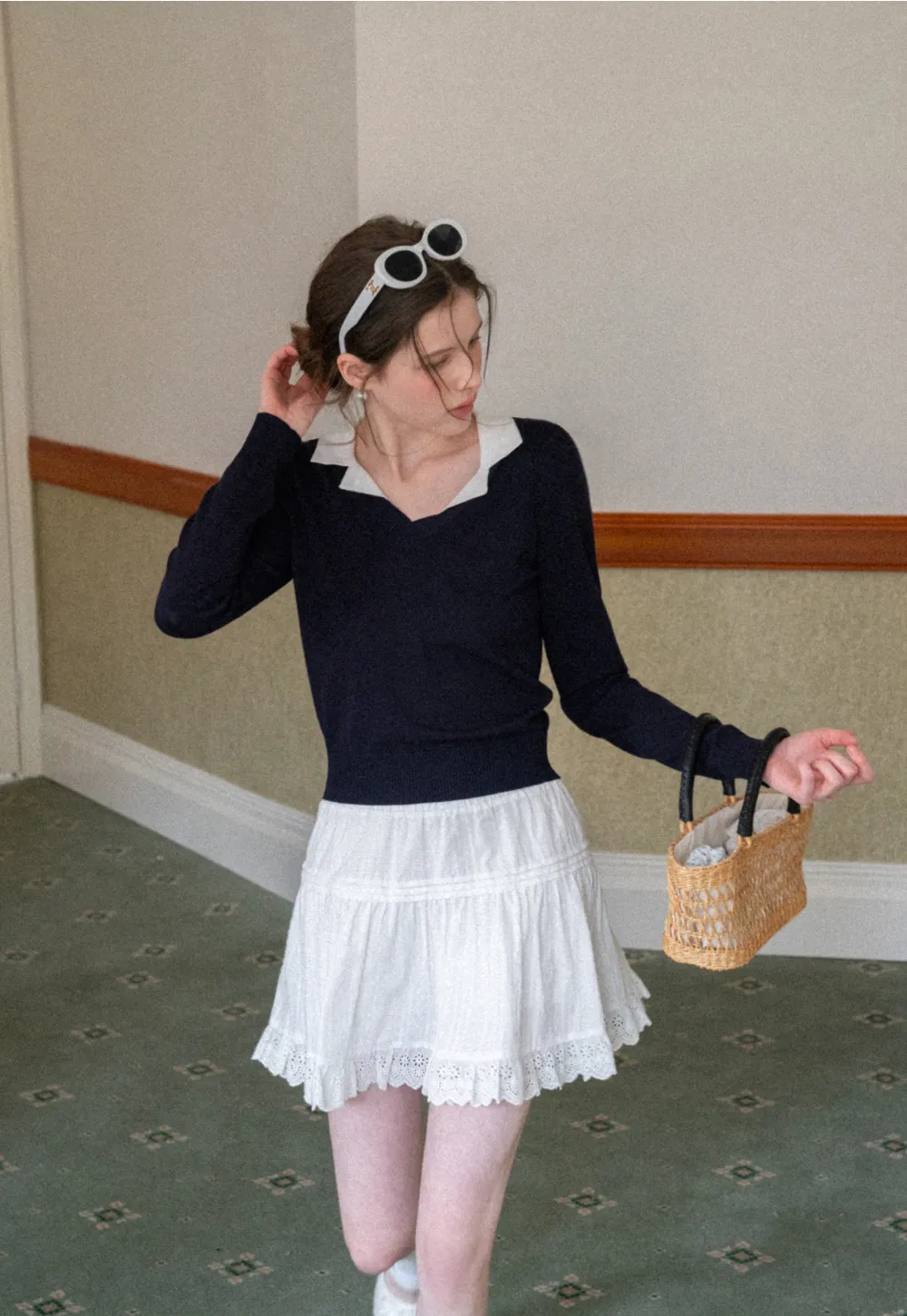 V Neck Knit Sweater with Contrast Collar