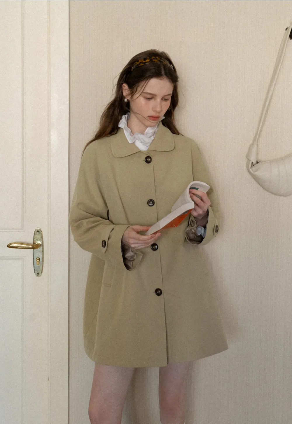 Elegant Trench Coat with Button Detailing and Pockets