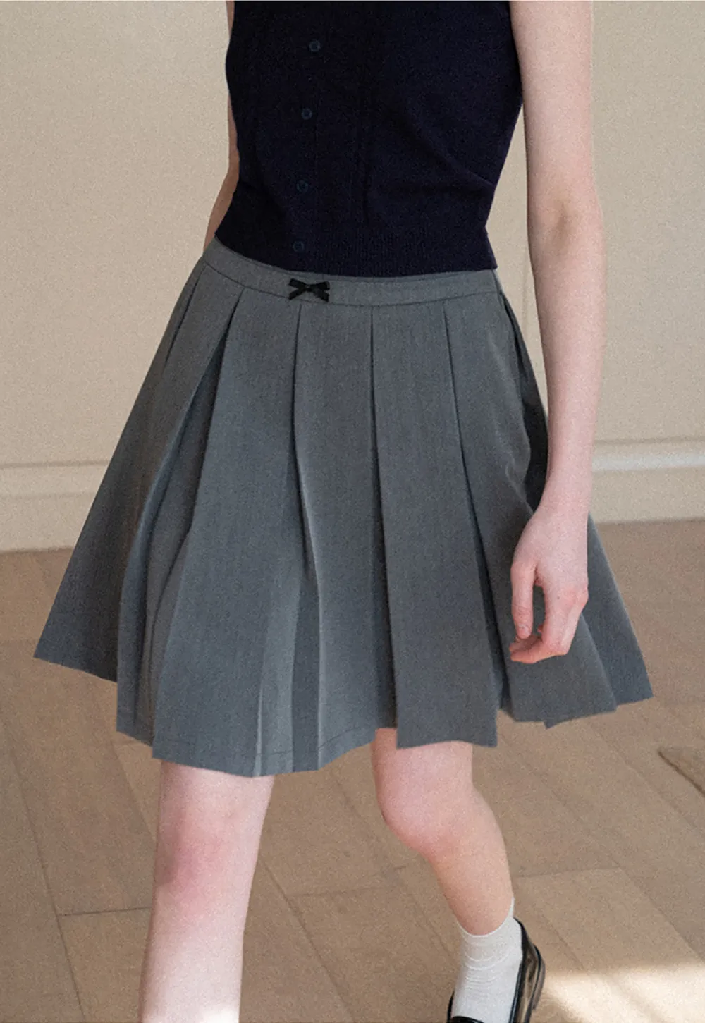 Pleated skirt with front bow detail