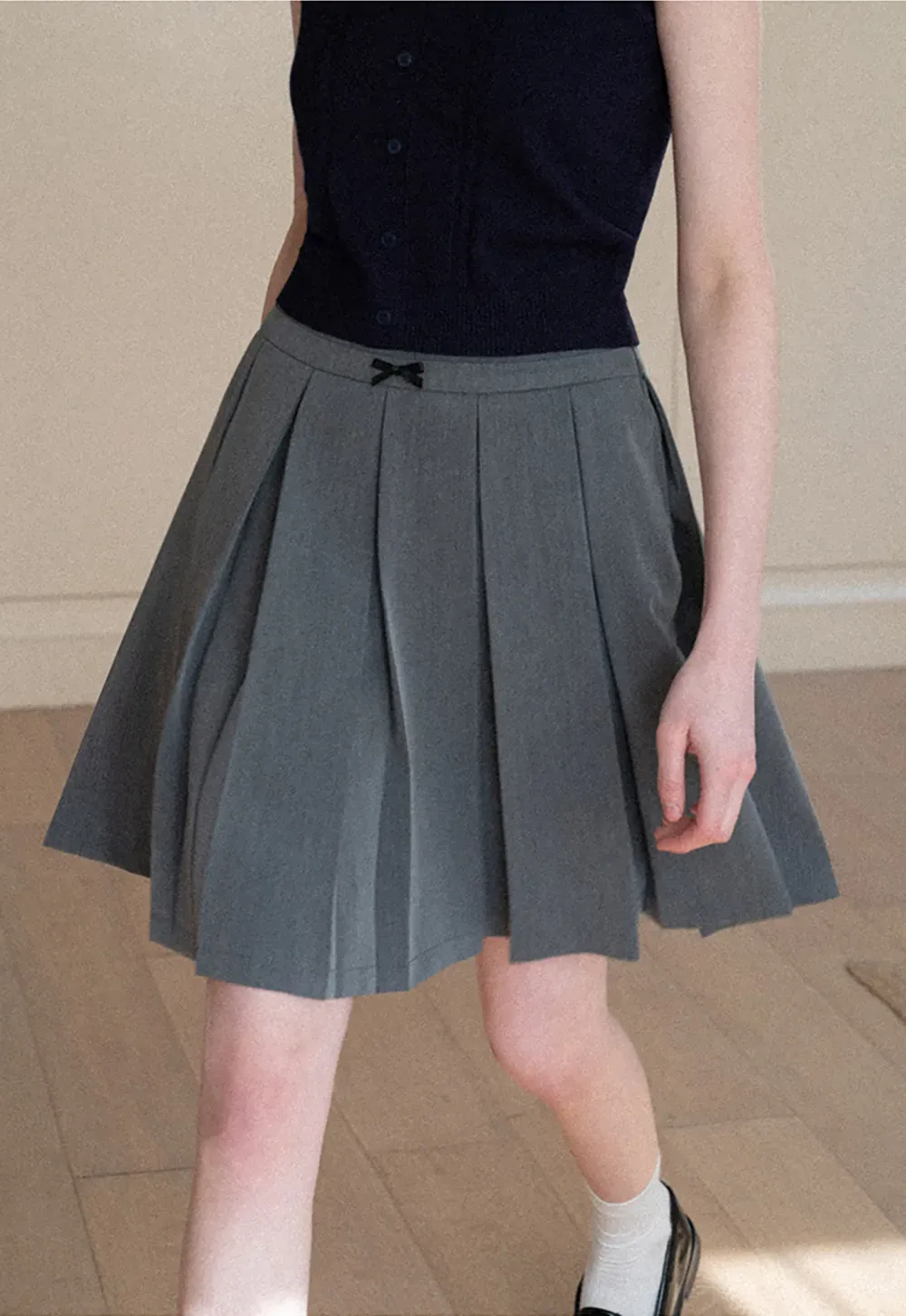 Pleated skirt with front bow detail