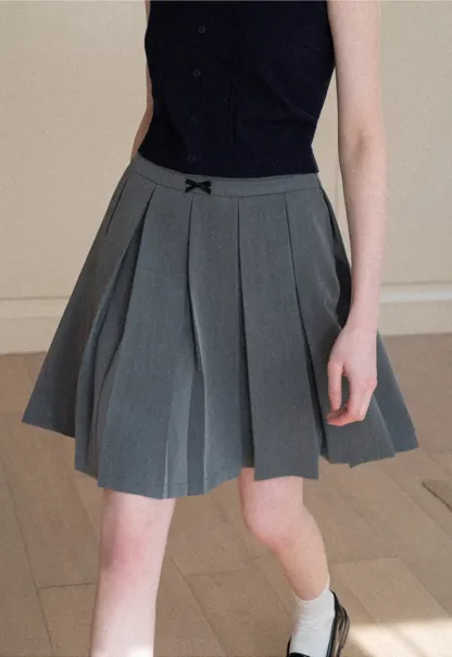 Pleated skirt with front bow detail