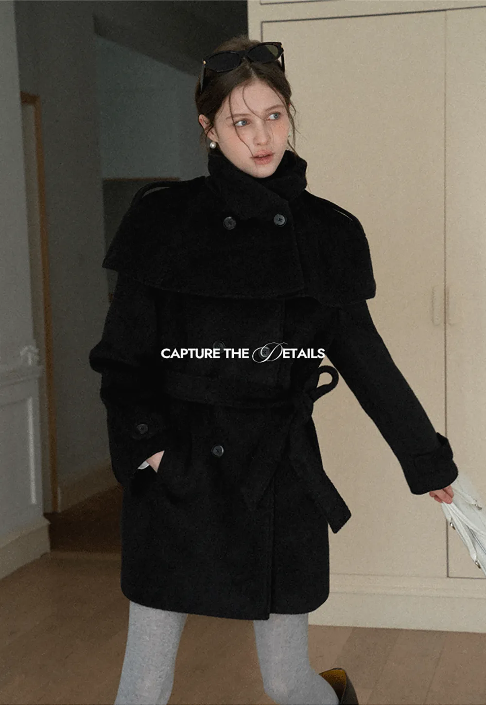 Elegant Wool Coat with Belted Design and Wide Collar