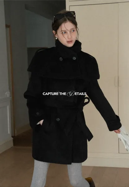 Elegant Wool Coat with Belted Design and Wide Collar